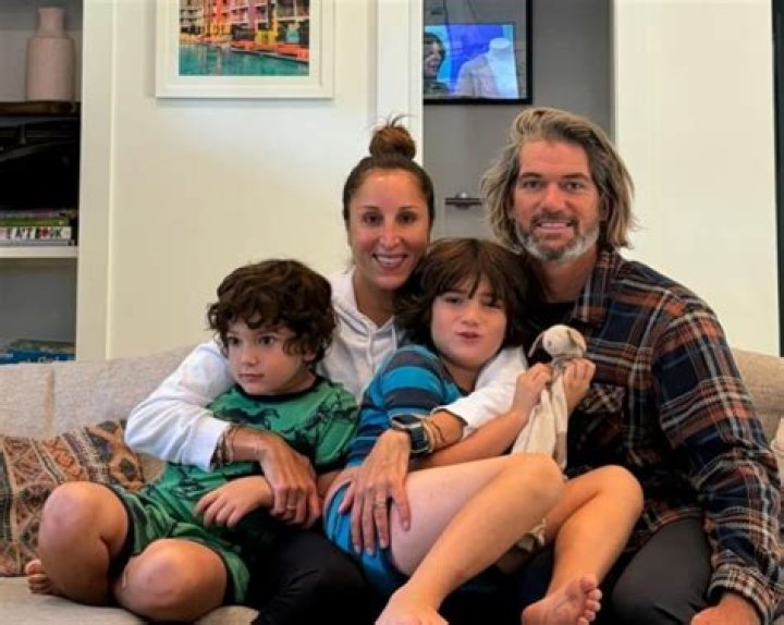 Nicole Agee Bio, Wiki, Age, Height, Husband, Kids, Parents, KCRG TV9, Salary and Net Worth